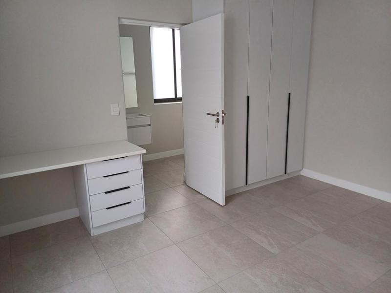 To Let 4 Bedroom Property for Rent in Somerset West Western Cape